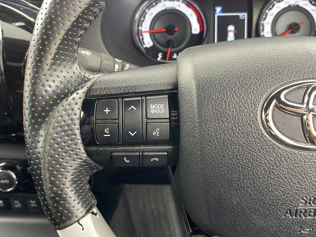 トヨタ ハイラックス Z ブラックラリーエディション 道央・札幌 2019(令1)年 7.2万km スーパーホワイトⅡ ・4WD/・Panasonic社外ナビフルセグTV/BT/AM/FM/CD/DVD/・バックカメラ/・ＴＲＤマフラー/・リフトアップ(BATTLEZ)/・ＴＲＤ鍵付ハードトノカバー/・前後ドライブレコーダー/・ETC2.0/・オーバーフェンダー/・社外１７インチＡＷ/・社外ステアリング/・社外シフトノブ/・レーダークルーズコントロール/・リアデフロック/・ダウンヒルアシストコントロール/・衝突被害軽減システム/・先行車発進お知らせ/・レーンキープアシスト/・monstaホワイトレタータイヤ
