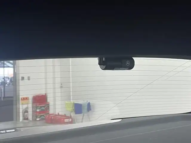 メルセデス・ベンツ Ｍ・ベンツ Ｃ２００ アバンギャルド AMGライン 埼玉県 2023(令5)年 0.6万km 黒 純正ナビ（BT/AM/FM）/フルセグTV/レーダークルーズコントロール/アラウンドビューモニター/横滑り防止装置/レーンキープアシスト/盗難防止装置/コーナーセンサー/前後ドライブレコーダー/ETC/シートヒーター/純正アルミホイール/スマートキー/プッシュスタート