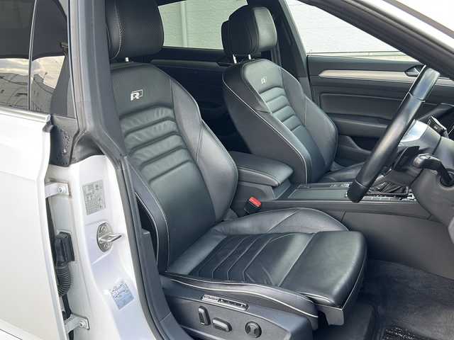 フォルクスワーゲン アルテオン TSI 4モーション Rライン 岐阜県 2019(平31)年 8.5万km オリックスホワイトマザーオブパールエフェクト /ワンオーナー　//純正ナビ/ワンセグTV/(SD/CD/DVD/REC/BT/AUX/USB)//プリクラッシュブレーキシステム【歩行者検知】//アダプティブクルーズコントロール//レーンチェンジアシスト//レーンキープアシスト//パーキングアシスト//アイドリングストップ//360度カメラ　ETC【2.0】//レザーシート//前席シートヒーター//運転席メモリー付パワーシート【マッサージ付】//LEDヘッドライト/オートライト//スマートキー×2//パワーバックドア//パドルシフト付き革巻きハンドル//純正18インチアルミホイール//新車時保証書//取扱説明書　//ナビ説明書