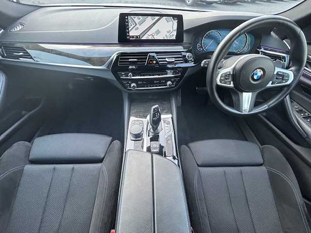 ＢＭＷ ５２３ｄ ED ミッション:インポッシブル 茨城県 2018(平30)年 2.8万km パール 純正ナビ/（FM/AM/BT/フルセグ）/パドルシフト /ヘッドアップディスプレイ /オートクルーズコントロール /全方位カメラ /パワーシート /衝突軽減ブレーキ /オートライト /コーナーセンサー /スマートキー/アイドリングストップ/ウィンカーミラー/パワーバックドア/ETC