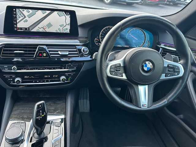ＢＭＷ ５２３ｄ ED ミッション:インポッシブル 茨城県 2018(平30)年 2.8万km パール 純正ナビ/（FM/AM/BT/フルセグ）/パドルシフト /ヘッドアップディスプレイ /オートクルーズコントロール /全方位カメラ /パワーシート /衝突軽減ブレーキ /オートライト /コーナーセンサー /スマートキー/アイドリングストップ/ウィンカーミラー/パワーバックドア/ETC