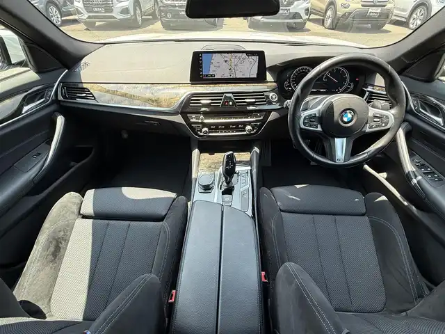 ＢＭＷ ５２３ｄ Mスポーツ 静岡県 2018(平30)年 2.8万km パール イノベーションパッケージ/・ディスプレイキー/・リモートパーキング/・ヘッドアップディスプレイ/・ジェスチャーコントロール/・ワイヤレスチャージング/純正ナビ/（DVD/CD/USB/BT/フルセグTV）/全方位カメラ /アクティブクルーズコントロール/ステアリングレーンコントロールA/ レーンディパーチャーワーニング/衝突回避・被害軽減ブレーキ/アダプティブLEDヘッドライト/純正１９インチAW