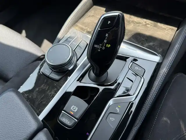 ＢＭＷ ５２３ｄ Mスポーツ 静岡県 2018(平30)年 2.8万km パール イノベーションパッケージ/・ディスプレイキー/・リモートパーキング/・ヘッドアップディスプレイ/・ジェスチャーコントロール/・ワイヤレスチャージング/純正ナビ/（DVD/CD/USB/BT/フルセグTV）/全方位カメラ /アクティブクルーズコントロール/ステアリングレーンコントロールA/ レーンディパーチャーワーニング/衝突回避・被害軽減ブレーキ/アダプティブLEDヘッドライト/純正１９インチAW