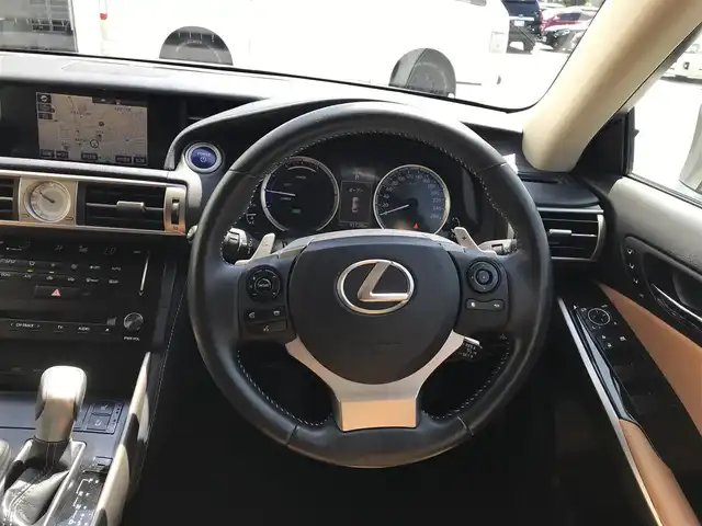 レクサス ＩＳ 300h バージョンL 富山県 2013(平25)年 9.2万km ソニックチタニウム BBS19インチAW/純正ナビ/フルセグTV/Bluetooth/バックカメラ/クルーズコントロール/プッシュスタート/スマートキー/レザーシート/パワーシート/シートヒーター/エアシート/ハンドルヒーター/革巻きステアリング/ステアリングスイッチ/ETC