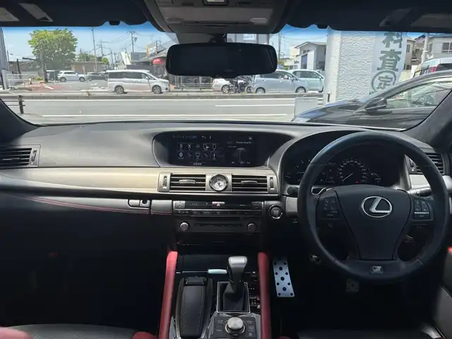 レクサス ＬＳ 460 Fスポーツ Xライン 埼玉県 2015(平27)年 3.7万km ホワイトノーヴァガラスフレーク ・身内内名義変更/・特別仕様車/・TRDアンダーエアロ/・TRDマフラー/・鍛造純正19インチアルミ/・データーシステムRスペックエアサスコントローラー/・ガラスサンルーフ/・純正ナビフルセグTV/・BT DVD　CD（TVキャンセラー付）/・10スピーカー/プレミアムサウンドシステム/・バックカメラ/・DSRC ETC/・赤/黒コンビレザーシート/・シートヒーター/・エアーシート/・ステアリングヒーター/・パドルシフト　/・プリクラッシュ　　ミリ波レーダークルーズコントロール/（全車速追従機能付き）/・電子パーキングブレーキ/・オートホールド/・アルカンターラルーフ/・電動サンシェード/・オートハイビーム/・オートライト/・LEDフォグライト/・ヘットライトクリーナー/・スマートキー×２/・カードキー×１/・プッシュスタート/・パワーバックドア/・BSM/・コーナーセンサー/・保証書/・取説/・ディーラー点検記録複数年有