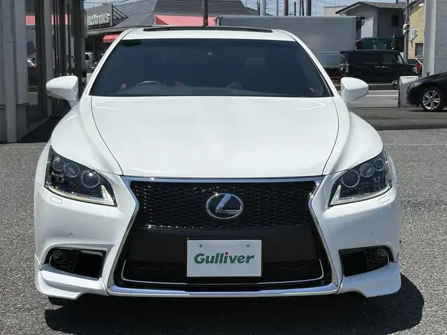 レクサス ＬＳ 460 Fスポーツ Xライン 埼玉県 2015(平27)年 3.7万km ホワイトノーヴァガラスフレーク ・身内内名義変更/・特別仕様車/・TRDアンダーエアロ/・TRDマフラー/・鍛造純正19インチアルミ/・データーシステムRスペックエアサスコントローラー/・ガラスサンルーフ/・純正ナビフルセグTV/・BT DVD　CD（TVキャンセラー付）/・10スピーカー/プレミアムサウンドシステム/・バックカメラ/・DSRC ETC/・赤/黒コンビレザーシート/・シートヒーター/・エアーシート/・ステアリングヒーター/・パドルシフト　/・プリクラッシュ　　ミリ波レーダークルーズコントロール/（全車速追従機能付き）/・電子パーキングブレーキ/・オートホールド/・アルカンターラルーフ/・電動サンシェード/・オートハイビーム/・オートライト/・LEDフォグライト/・ヘットライトクリーナー/・スマートキー×２/・カードキー×１/・プッシュスタート/・パワーバックドア/・BSM/・コーナーセンサー/・保証書/・取説/・ディーラー点検記録複数年有