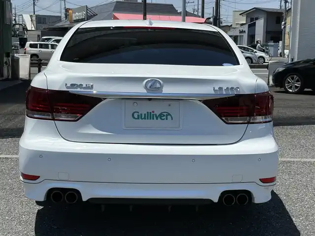 レクサス ＬＳ 460 Fスポーツ Xライン 埼玉県 2015(平27)年 3.7万km ホワイトノーヴァガラスフレーク ・身内内名義変更/・特別仕様車/・TRDアンダーエアロ/・TRDマフラー/・鍛造純正19インチアルミ/・データーシステムRスペックエアサスコントローラー/・ガラスサンルーフ/・純正ナビフルセグTV/・BT DVD　CD（TVキャンセラー付）/・10スピーカー/プレミアムサウンドシステム/・バックカメラ/・DSRC ETC/・赤/黒コンビレザーシート/・シートヒーター/・エアーシート/・ステアリングヒーター/・パドルシフト　/・プリクラッシュ　　ミリ波レーダークルーズコントロール/（全車速追従機能付き）/・電子パーキングブレーキ/・オートホールド/・アルカンターラルーフ/・電動サンシェード/・オートハイビーム/・オートライト/・LEDフォグライト/・ヘットライトクリーナー/・スマートキー×２/・カードキー×１/・プッシュスタート/・パワーバックドア/・BSM/・コーナーセンサー/・保証書/・取説/・ディーラー点検記録複数年有