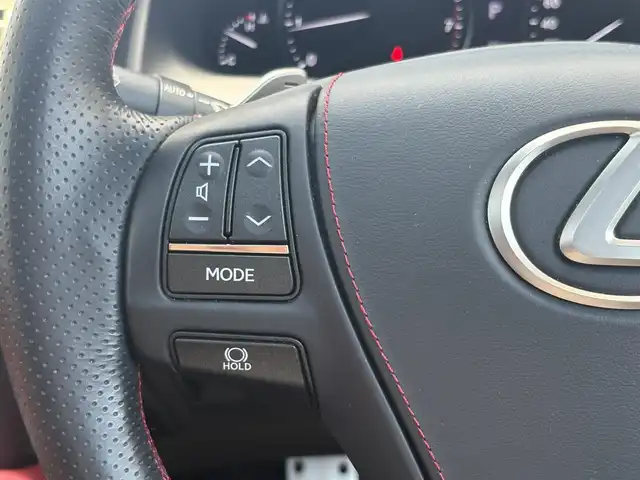 レクサス ＬＳ 460 Fスポーツ Xライン 埼玉県 2015(平27)年 3.7万km ホワイトノーヴァガラスフレーク ・身内内名義変更/・特別仕様車/・TRDアンダーエアロ/・TRDマフラー/・鍛造純正19インチアルミ/・データーシステムRスペックエアサスコントローラー/・ガラスサンルーフ/・純正ナビフルセグTV/・BT DVD　CD（TVキャンセラー付）/・10スピーカー/プレミアムサウンドシステム/・バックカメラ/・DSRC ETC/・赤/黒コンビレザーシート/・シートヒーター/・エアーシート/・ステアリングヒーター/・パドルシフト　/・プリクラッシュ　　ミリ波レーダークルーズコントロール/（全車速追従機能付き）/・電子パーキングブレーキ/・オートホールド/・アルカンターラルーフ/・電動サンシェード/・オートハイビーム/・オートライト/・LEDフォグライト/・ヘットライトクリーナー/・スマートキー×２/・カードキー×１/・プッシュスタート/・パワーバックドア/・BSM/・コーナーセンサー/・保証書/・取説/・ディーラー点検記録複数年有