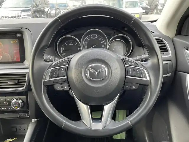 マツダ ＣＸ－５ XD Lパッケージ 滋賀県 2016(平28)年 3.7万km クリスタルホワイトパールマイカ 禁煙車/純正ナビ/（BT/CD/DVD/AUX/フルセグ）/バック・サイドカメラ/前後ドライブレコーダー/ビルトインETC/シートヒーター/フロントエアロ/衝突被害軽減ブレーキ/レーンキープアシスト/レーダークルーズコントロール/本革シート/パワーシート/メモリシート/オートエアコン/アイドリングストップ/コーナーセンサー/ステアリングスイッチ/電動パーキング/オートライト/電動格納ミラー/フォグランプ/MT付AT