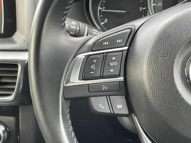 マツダ ＣＸ－５ XD Lパッケージ 滋賀県 2016(平28)年 3.7万km クリスタルホワイトパールマイカ 禁煙車/純正ナビ/（BT/CD/DVD/AUX/フルセグ）/バック・サイドカメラ/前後ドライブレコーダー/ビルトインETC/シートヒーター/フロントエアロ/衝突被害軽減ブレーキ/レーンキープアシスト/レーダークルーズコントロール/本革シート/パワーシート/メモリシート/オートエアコン/アイドリングストップ/コーナーセンサー/ステアリングスイッチ/電動パーキング/オートライト/電動格納ミラー/フォグランプ/MT付AT