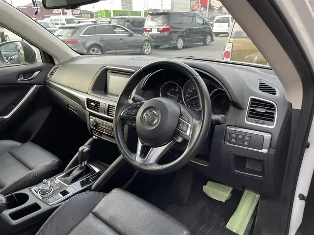マツダ ＣＸ－５ XD Lパッケージ 滋賀県 2016(平28)年 3.7万km クリスタルホワイトパールマイカ 禁煙車/純正ナビ/（BT/CD/DVD/AUX/フルセグ）/バック・サイドカメラ/前後ドライブレコーダー/ビルトインETC/シートヒーター/フロントエアロ/衝突被害軽減ブレーキ/レーンキープアシスト/レーダークルーズコントロール/本革シート/パワーシート/メモリシート/オートエアコン/アイドリングストップ/コーナーセンサー/ステアリングスイッチ/電動パーキング/オートライト/電動格納ミラー/フォグランプ/MT付AT