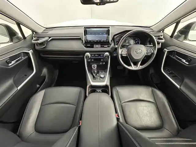 トヨタ ＲＡＶ４ ハイブリッドG 道央・札幌 2020(令2)年 7.2万km ホワイトパールクリスタルシャイン ・４WD/・サンルーフ/・純正SDナビゲーション/　CD/DVD/SD/BT/フルセグ/・バックカメラ/・純正ビルトインETC/・純正前方録画ドライブレコーダー/・パワーバックドア/・レーダークルーズコントロール/・前後コーナーセンサー/・レーンキープアシスト/・プリクラッシュセーフティ/・横滑り防止装置/・オートブレーキホールド/・オートライト/・アダプティブハイビーム/・LEDヘッドライト/・運転席メモリーパワーシート/・レザーシート/・前席シートヒーター/・ステアリングヒーター/・スマートキー/・プッシュスタート/・MTモード付AT/・スペアキー1本/・純正フロアマット/・純正AW18インチ/・フロントフォグランプ/・ドアバイザー/・電動格納ウィンカーミラー