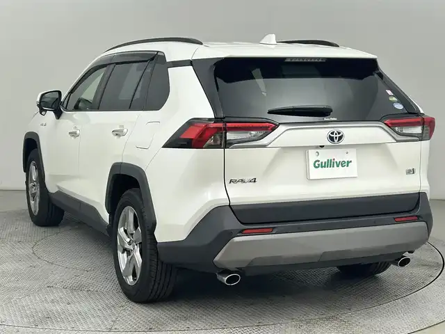 トヨタ ＲＡＶ４ ハイブリッドG 道央・札幌 2020(令2)年 7.2万km ホワイトパールクリスタルシャイン ・４WD/・サンルーフ/・純正SDナビゲーション/　CD/DVD/SD/BT/フルセグ/・バックカメラ/・純正ビルトインETC/・純正前方録画ドライブレコーダー/・パワーバックドア/・レーダークルーズコントロール/・前後コーナーセンサー/・レーンキープアシスト/・プリクラッシュセーフティ/・横滑り防止装置/・オートブレーキホールド/・オートライト/・アダプティブハイビーム/・LEDヘッドライト/・運転席メモリーパワーシート/・レザーシート/・前席シートヒーター/・ステアリングヒーター/・スマートキー/・プッシュスタート/・MTモード付AT/・スペアキー1本/・純正フロアマット/・純正AW18インチ/・フロントフォグランプ/・ドアバイザー/・電動格納ウィンカーミラー