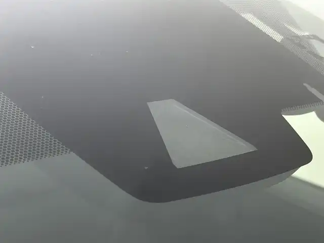 トヨタ ＲＡＶ４ ハイブリッドG 道央・札幌 2020(令2)年 7.2万km ホワイトパールクリスタルシャイン ・４WD/・サンルーフ/・純正SDナビゲーション/　CD/DVD/SD/BT/フルセグ/・バックカメラ/・純正ビルトインETC/・純正前方録画ドライブレコーダー/・パワーバックドア/・レーダークルーズコントロール/・前後コーナーセンサー/・レーンキープアシスト/・プリクラッシュセーフティ/・横滑り防止装置/・オートブレーキホールド/・オートライト/・アダプティブハイビーム/・LEDヘッドライト/・運転席メモリーパワーシート/・レザーシート/・前席シートヒーター/・ステアリングヒーター/・スマートキー/・プッシュスタート/・MTモード付AT/・スペアキー1本/・純正フロアマット/・純正AW18インチ/・フロントフォグランプ/・ドアバイザー/・電動格納ウィンカーミラー