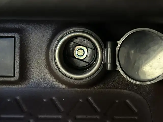 トヨタ ＲＡＶ４ ハイブリッドG 道央・札幌 2020(令2)年 7.2万km ホワイトパールクリスタルシャイン ・４WD/・サンルーフ/・純正SDナビゲーション/　CD/DVD/SD/BT/フルセグ/・バックカメラ/・純正ビルトインETC/・純正前方録画ドライブレコーダー/・パワーバックドア/・レーダークルーズコントロール/・前後コーナーセンサー/・レーンキープアシスト/・プリクラッシュセーフティ/・横滑り防止装置/・オートブレーキホールド/・オートライト/・アダプティブハイビーム/・LEDヘッドライト/・運転席メモリーパワーシート/・レザーシート/・前席シートヒーター/・ステアリングヒーター/・スマートキー/・プッシュスタート/・MTモード付AT/・スペアキー1本/・純正フロアマット/・純正AW18インチ/・フロントフォグランプ/・ドアバイザー/・電動格納ウィンカーミラー