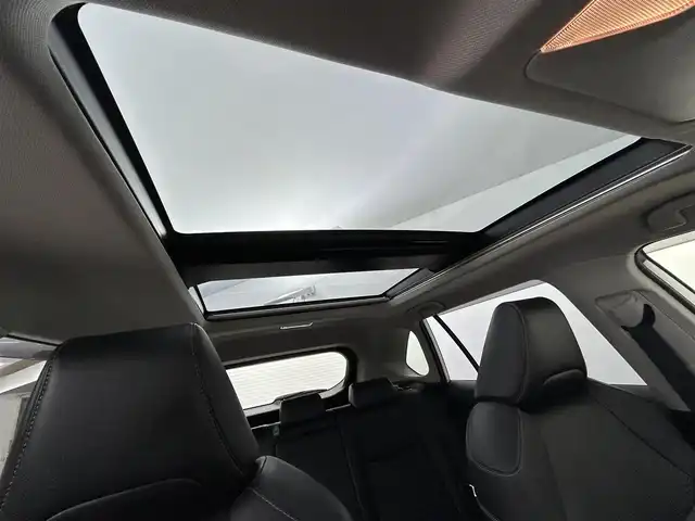 トヨタ ＲＡＶ４ ハイブリッドG 道央・札幌 2020(令2)年 7.2万km ホワイトパールクリスタルシャイン ・４WD/・サンルーフ/・純正SDナビゲーション/　CD/DVD/SD/BT/フルセグ/・バックカメラ/・純正ビルトインETC/・純正前方録画ドライブレコーダー/・パワーバックドア/・レーダークルーズコントロール/・前後コーナーセンサー/・レーンキープアシスト/・プリクラッシュセーフティ/・横滑り防止装置/・オートブレーキホールド/・オートライト/・アダプティブハイビーム/・LEDヘッドライト/・運転席メモリーパワーシート/・レザーシート/・前席シートヒーター/・ステアリングヒーター/・スマートキー/・プッシュスタート/・MTモード付AT/・スペアキー1本/・純正フロアマット/・純正AW18インチ/・フロントフォグランプ/・ドアバイザー/・電動格納ウィンカーミラー