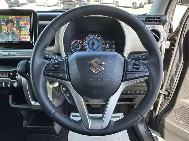 スズキ クロスビー HYBRID MZ 岡山県 2020(令2)年 5.6万km ミネラルグレーメタリック 3トーンコーディネート 純正8インチナビ　AVIC-RLS901II/フルセグTV、CD、DVD、Blluetooth、AM、FM/全周囲カメラ/クルーズコントロール/ビルトインETC/ドライブレコーダー/LEDヘッドライト/コーナーセンサー/セーフティーサポート/ビルトインETC/純正フロアマット/純正アルミホイール