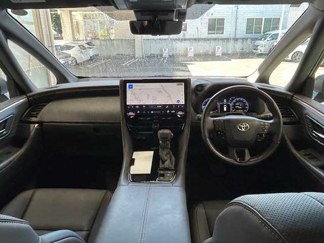 トヨタ アルファード Z 宮城県 2025(令7)年 0.9万km ブラック ワンオーナー/左右独立ムーンルーフ/デジタルインナーミラー/ユニバーサルステップ/アドバンストパーク/純正メモリーナビ/AM/FM/USB/Bluetooth/Toyota Safety Sense/・PCS(プリクラッシュセーフティ)/・LDA(レーンディパーチャーアラート)/・BSM(ブラインドスポットモニター)/・オートマチックハイビーム/・レーダークルーズコントロール/運転支援システム/・ロードサインアシスト/・リヤクロストラフィックアラート/・後方車両接近告知/・安心降車アシスト/・周辺車両接近時サポート/・クリアランスソナー/・ブレーキホールド/フルセグTV/全方位カメラ/バックカメラ/ビルトインETC2.0/デジタルインナーミラー/両側パワースライドドア/パワーバックドア/ステアリングスイッチ/レザーシート/パワーシート/メモリーシート/シートヒーター/エアーシート/オットマン/プッシュスタート/スマートキー/スペアキー/純正18インチAW付き夏タイヤ/（225/60/R18）/純正LEDヘッドライト/電動格納ミラー/ウインカーミラー/置くだけ携帯充電