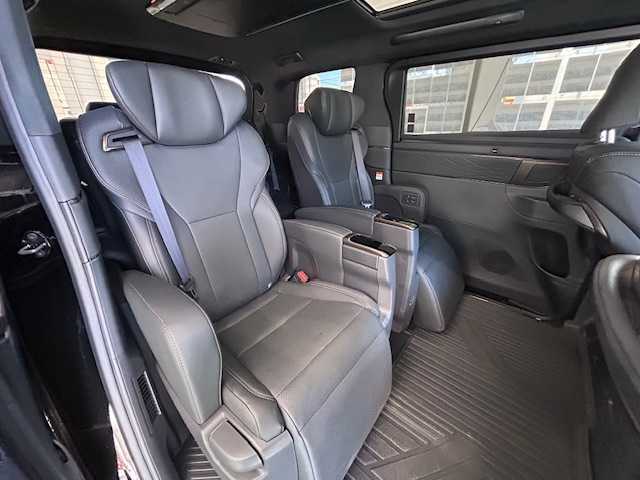 トヨタ アルファード Z 宮城県 2025(令7)年 0.9万km ブラック ワンオーナー/左右独立ムーンルーフ/デジタルインナーミラー/ユニバーサルステップ/アドバンストパーク/純正メモリーナビ/AM/FM/USB/Bluetooth/Toyota Safety Sense/・PCS(プリクラッシュセーフティ)/・LDA(レーンディパーチャーアラート)/・BSM(ブラインドスポットモニター)/・オートマチックハイビーム/・レーダークルーズコントロール/運転支援システム/・ロードサインアシスト/・リヤクロストラフィックアラート/・後方車両接近告知/・安心降車アシスト/・周辺車両接近時サポート/・クリアランスソナー/・ブレーキホールド/フルセグTV/全方位カメラ/バックカメラ/ビルトインETC2.0/デジタルインナーミラー/両側パワースライドドア/パワーバックドア/ステアリングスイッチ/レザーシート/パワーシート/メモリーシート/シートヒーター/エアーシート/オットマン/プッシュスタート/スマートキー/スペアキー/純正18インチAW付き夏タイヤ/（225/60/R18）/純正LEDヘッドライト/電動格納ミラー/ウインカーミラー/置くだけ携帯充電