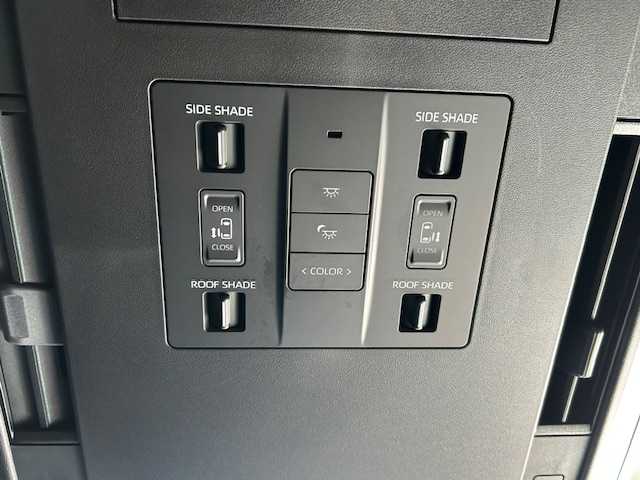 トヨタ アルファード Z 宮城県 2025(令7)年 0.9万km ブラック ワンオーナー/左右独立ムーンルーフ/デジタルインナーミラー/ユニバーサルステップ/アドバンストパーク/純正メモリーナビ/AM/FM/USB/Bluetooth/Toyota Safety Sense/・PCS(プリクラッシュセーフティ)/・LDA(レーンディパーチャーアラート)/・BSM(ブラインドスポットモニター)/・オートマチックハイビーム/・レーダークルーズコントロール/運転支援システム/・ロードサインアシスト/・リヤクロストラフィックアラート/・後方車両接近告知/・安心降車アシスト/・周辺車両接近時サポート/・クリアランスソナー/・ブレーキホールド/フルセグTV/全方位カメラ/バックカメラ/ビルトインETC2.0/デジタルインナーミラー/両側パワースライドドア/パワーバックドア/ステアリングスイッチ/レザーシート/パワーシート/メモリーシート/シートヒーター/エアーシート/オットマン/プッシュスタート/スマートキー/スペアキー/純正18インチAW付き夏タイヤ/（225/60/R18）/純正LEDヘッドライト/電動格納ミラー/ウインカーミラー/置くだけ携帯充電