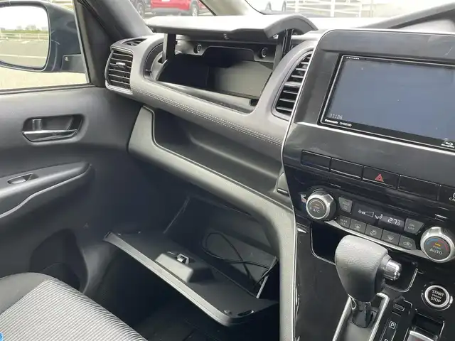 日産 セレナ ハイウェイスター V 佐賀県 2021(令3)年 3.8万km ダイヤモンドブラック ワンオーナー/社外SDナビゲーション/・フルセグTV/CD/DVD/SD/Bluetooth/アルパインフリップダウンモニター/アラウンドビューモニター/ETC/インテリジェントルームミラー/両側パワースライドドア/電子パーキングブレーキ/・AUTO HOLD機能/後席エアコン/キャプテンシート/後席サンシェード/ISOFIX対応/革巻きステアリング/ステアリングリモコン/純正16インチアルミホイール/純正LEDヘッドライト/純正LEDフォグランプ/社外オールシーズンフロアマット/新車保証書/取扱説明書/スペアキー１本/プロパイロット/・インテリジェントクルーズコントロール/・エマージェンシーブレーキ/・レーンディパーチャーワーニング/・ブラインドスポット/・インテリジェントBSI/・クロストラフィックアラート/・クリアランスソナー/・標識検知機能