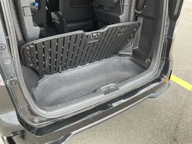 日産 セレナ ハイウェイスター V 佐賀県 2021(令3)年 3.8万km ダイヤモンドブラック ワンオーナー/社外SDナビゲーション/・フルセグTV/CD/DVD/SD/Bluetooth/アルパインフリップダウンモニター/アラウンドビューモニター/ETC/インテリジェントルームミラー/両側パワースライドドア/電子パーキングブレーキ/・AUTO HOLD機能/後席エアコン/キャプテンシート/後席サンシェード/ISOFIX対応/革巻きステアリング/ステアリングリモコン/純正16インチアルミホイール/純正LEDヘッドライト/純正LEDフォグランプ/社外オールシーズンフロアマット/新車保証書/取扱説明書/スペアキー１本/プロパイロット/・インテリジェントクルーズコントロール/・エマージェンシーブレーキ/・レーンディパーチャーワーニング/・ブラインドスポット/・インテリジェントBSI/・クロストラフィックアラート/・クリアランスソナー/・標識検知機能