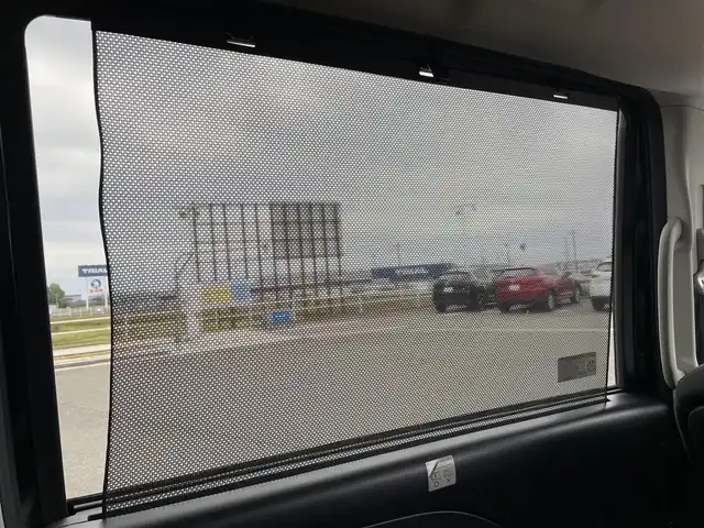 日産 セレナ ハイウェイスター V 佐賀県 2021(令3)年 3.8万km ダイヤモンドブラック ワンオーナー/社外SDナビゲーション/・フルセグTV/CD/DVD/SD/Bluetooth/アルパインフリップダウンモニター/アラウンドビューモニター/ETC/インテリジェントルームミラー/両側パワースライドドア/電子パーキングブレーキ/・AUTO HOLD機能/後席エアコン/キャプテンシート/後席サンシェード/ISOFIX対応/革巻きステアリング/ステアリングリモコン/純正16インチアルミホイール/純正LEDヘッドライト/純正LEDフォグランプ/社外オールシーズンフロアマット/新車保証書/取扱説明書/スペアキー１本/プロパイロット/・インテリジェントクルーズコントロール/・エマージェンシーブレーキ/・レーンディパーチャーワーニング/・ブラインドスポット/・インテリジェントBSI/・クロストラフィックアラート/・クリアランスソナー/・標識検知機能