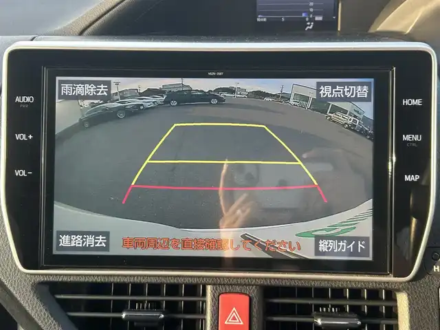 トヨタ ヴォクシー ZS GRスポーツ 奈良県 2020(令2)年 6.5万km ホワイトパールクリスタルシャイン 登録時走行距離64751km/純正10インチナビ/フルセグTV(AM.FM.CD.DVD.TV.BT)/純正フリップダウンモニター/両側パワースライドドア/バックカメラ/ETC/ドライブレコーダー/シートヒーター/クリアランスソナー/衝突軽減ブレーキ/横滑り防止装置/クルーズコントロール(追従走行なし)/車線逸脱警報（レーンキープアシスト）/オートライト/オートマチックハイビーム/アイドリングストップ/18インチ純正AW/純正フロアマット/ハーフレザーシート