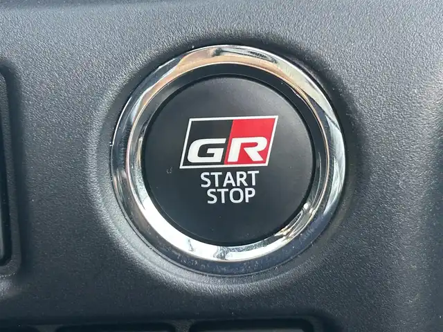 トヨタ ヴォクシー ZS GRスポーツ 奈良県 2020(令2)年 6.5万km ホワイトパールクリスタルシャイン 登録時走行距離64751km/純正10インチナビ/フルセグTV(AM.FM.CD.DVD.TV.BT)/純正フリップダウンモニター/両側パワースライドドア/バックカメラ/ETC/ドライブレコーダー/シートヒーター/クリアランスソナー/衝突軽減ブレーキ/横滑り防止装置/クルーズコントロール(追従走行なし)/車線逸脱警報（レーンキープアシスト）/オートライト/オートマチックハイビーム/アイドリングストップ/18インチ純正AW/純正フロアマット/ハーフレザーシート