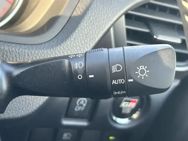 トヨタ ヴォクシー ZS GRスポーツ 奈良県 2020(令2)年 6.5万km ホワイトパールクリスタルシャイン 登録時走行距離64751km/純正10インチナビ/フルセグTV(AM.FM.CD.DVD.TV.BT)/純正フリップダウンモニター/両側パワースライドドア/バックカメラ/ETC/ドライブレコーダー/シートヒーター/クリアランスソナー/衝突軽減ブレーキ/横滑り防止装置/クルーズコントロール(追従走行なし)/車線逸脱警報（レーンキープアシスト）/オートライト/オートマチックハイビーム/アイドリングストップ/18インチ純正AW/純正フロアマット/ハーフレザーシート