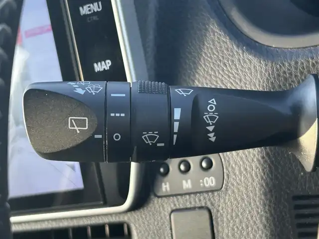 トヨタ ヴォクシー ZS GRスポーツ 奈良県 2020(令2)年 6.5万km ホワイトパールクリスタルシャイン 登録時走行距離64751km/純正10インチナビ/フルセグTV(AM.FM.CD.DVD.TV.BT)/純正フリップダウンモニター/両側パワースライドドア/バックカメラ/ETC/ドライブレコーダー/シートヒーター/クリアランスソナー/衝突軽減ブレーキ/横滑り防止装置/クルーズコントロール(追従走行なし)/車線逸脱警報（レーンキープアシスト）/オートライト/オートマチックハイビーム/アイドリングストップ/18インチ純正AW/純正フロアマット/ハーフレザーシート