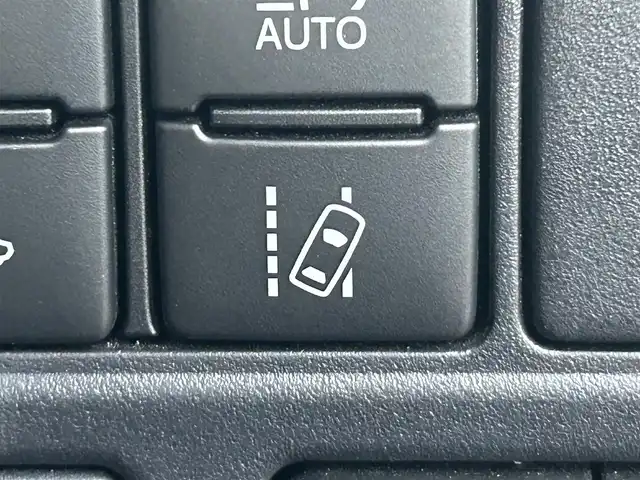 トヨタ ヴォクシー ZS GRスポーツ 奈良県 2020(令2)年 6.5万km ホワイトパールクリスタルシャイン 登録時走行距離64751km/純正10インチナビ/フルセグTV(AM.FM.CD.DVD.TV.BT)/純正フリップダウンモニター/両側パワースライドドア/バックカメラ/ETC/ドライブレコーダー/シートヒーター/クリアランスソナー/衝突軽減ブレーキ/横滑り防止装置/クルーズコントロール(追従走行なし)/車線逸脱警報（レーンキープアシスト）/オートライト/オートマチックハイビーム/アイドリングストップ/18インチ純正AW/純正フロアマット/ハーフレザーシート