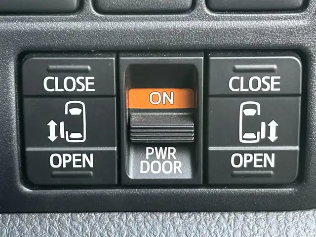 トヨタ ヴォクシー ZS GRスポーツ 奈良県 2020(令2)年 6.5万km ホワイトパールクリスタルシャイン 登録時走行距離64751km/純正10インチナビ/フルセグTV(AM.FM.CD.DVD.TV.BT)/純正フリップダウンモニター/両側パワースライドドア/バックカメラ/ETC/ドライブレコーダー/シートヒーター/クリアランスソナー/衝突軽減ブレーキ/横滑り防止装置/クルーズコントロール(追従走行なし)/車線逸脱警報（レーンキープアシスト）/オートライト/オートマチックハイビーム/アイドリングストップ/18インチ純正AW/純正フロアマット/ハーフレザーシート