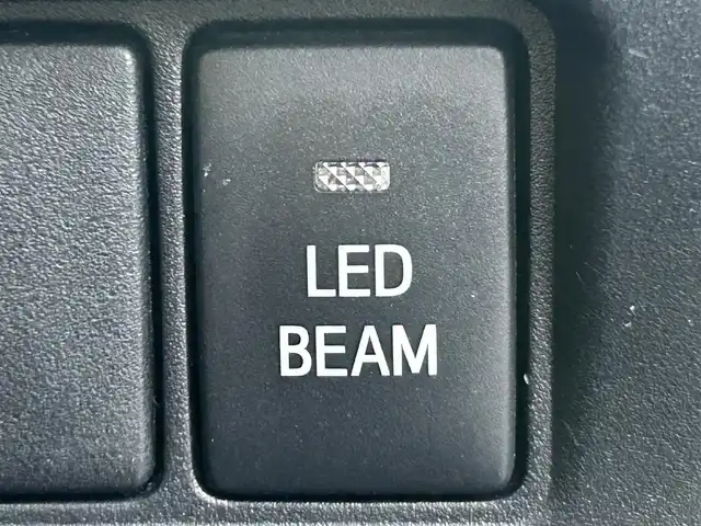 トヨタ ヴォクシー ZS GRスポーツ 奈良県 2020(令2)年 6.5万km ホワイトパールクリスタルシャイン 登録時走行距離64751km/純正10インチナビ/フルセグTV(AM.FM.CD.DVD.TV.BT)/純正フリップダウンモニター/両側パワースライドドア/バックカメラ/ETC/ドライブレコーダー/シートヒーター/クリアランスソナー/衝突軽減ブレーキ/横滑り防止装置/クルーズコントロール(追従走行なし)/車線逸脱警報（レーンキープアシスト）/オートライト/オートマチックハイビーム/アイドリングストップ/18インチ純正AW/純正フロアマット/ハーフレザーシート