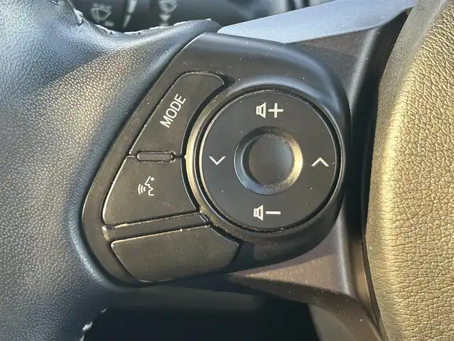 トヨタ ヴォクシー ZS GRスポーツ 奈良県 2020(令2)年 6.5万km ホワイトパールクリスタルシャイン 登録時走行距離64751km/純正10インチナビ/フルセグTV(AM.FM.CD.DVD.TV.BT)/純正フリップダウンモニター/両側パワースライドドア/バックカメラ/ETC/ドライブレコーダー/シートヒーター/クリアランスソナー/衝突軽減ブレーキ/横滑り防止装置/クルーズコントロール(追従走行なし)/車線逸脱警報（レーンキープアシスト）/オートライト/オートマチックハイビーム/アイドリングストップ/18インチ純正AW/純正フロアマット/ハーフレザーシート