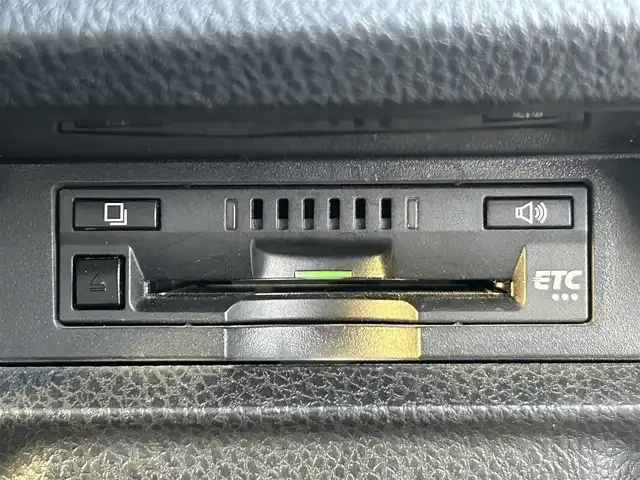 トヨタ ヴォクシー ZS GRスポーツ 奈良県 2020(令2)年 6.5万km ホワイトパールクリスタルシャイン 登録時走行距離64751km/純正10インチナビ/フルセグTV(AM.FM.CD.DVD.TV.BT)/純正フリップダウンモニター/両側パワースライドドア/バックカメラ/ETC/ドライブレコーダー/シートヒーター/クリアランスソナー/衝突軽減ブレーキ/横滑り防止装置/クルーズコントロール(追従走行なし)/車線逸脱警報（レーンキープアシスト）/オートライト/オートマチックハイビーム/アイドリングストップ/18インチ純正AW/純正フロアマット/ハーフレザーシート