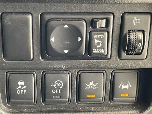 日産 ジューク 15RX Vセレクション 埼玉県 2016(平28)年 10万km アズライトブルー エマージェンシーブレーキ/純正ナビ/　　CD/BT/フルセグ/バックカメラ/純正17インチアルミホイール/ETC/スマートキー