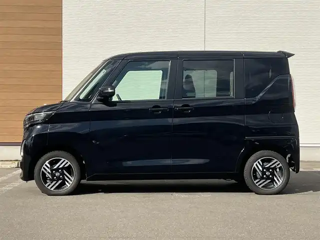 日産 ルークス HWS X プロパイロットED 秋田県 2023(令5)年 6.5万km ブラック ４WD/両側ハンズフリーオートスライドドア/衝突軽減システム/プロパイロット/LEDヘッドライト/純正メモリナビ（CD/BT/USB）/アラウンドビューモニター/日産純正１４インチアルミ（夏タイヤ装着）/スマートキー/アイドリングストップ/プッシュスタート/クルーズコントロール追従走行有/コーナーセンサー/ステアリングスイッチ/ステアリングヒーター/前席シートヒーター/ビルトインETC/デジタルインナーミラー/電動パーキングブレーキ/オートブレーキホールド機能/純正フロアマット/オートライト/オートエアコン/パワーステアリング/パワーウィンドウ/横滑り防止/盗難防止装置/寒冷地仕様/電動格納ウィンカーミラー/保証書/取扱説明書/記録簿/スペアキー×１