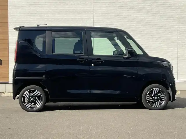 日産 ルークス HWS X プロパイロットED 秋田県 2023(令5)年 6.5万km ブラック ４WD/両側ハンズフリーオートスライドドア/衝突軽減システム/プロパイロット/LEDヘッドライト/純正メモリナビ（CD/BT/USB）/アラウンドビューモニター/日産純正１４インチアルミ（夏タイヤ装着）/スマートキー/アイドリングストップ/プッシュスタート/クルーズコントロール追従走行有/コーナーセンサー/ステアリングスイッチ/ステアリングヒーター/前席シートヒーター/ビルトインETC/デジタルインナーミラー/電動パーキングブレーキ/オートブレーキホールド機能/純正フロアマット/オートライト/オートエアコン/パワーステアリング/パワーウィンドウ/横滑り防止/盗難防止装置/寒冷地仕様/電動格納ウィンカーミラー/保証書/取扱説明書/記録簿/スペアキー×１