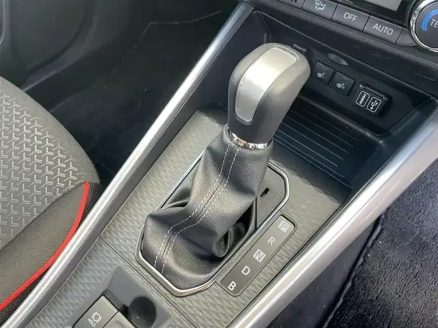 トヨタ ライズ Z 千葉県 2025(令7)年 0.8万km ブラックマイカメタリック スマートアシスト/・衝突軽減ブレーキ/レーンキープアシスト/・レーダークルーズコントロール/オートハイビーム/・クリアランスソナー/9インチディスプレイオーディオ/・フルセグ/BT/USB/カープレイ/バックカメラ/ステアリングスイッチ/ETC/シートヒーター(D/N席)/LEDヘッドライト/オートライト/フォグライト/スマートキー/プッシュスタート/フロアマット/純正17インチAW