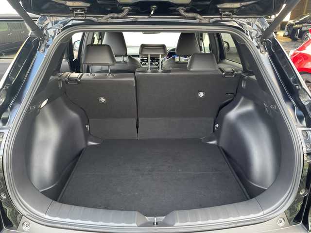 トヨタ カローラ クロス ハイブリッド Z 神奈川県 2022(令4)年 3.6万km アティチュードブラックマイカ ワンオーナー/プッシュスタート/ビルトインETC2.0/クルーズコントロール/プリクラッシュ/アラウンドビュー/車線逸脱防止装置/横滑り防止装置/前後ドライブレコーダー/コーナーセンサー/パワーシート/シートヒーター/パワーバックドア/電動格納ミラー/LEDライト、フォグライト/オートライト/オートハイビーム/USB端子