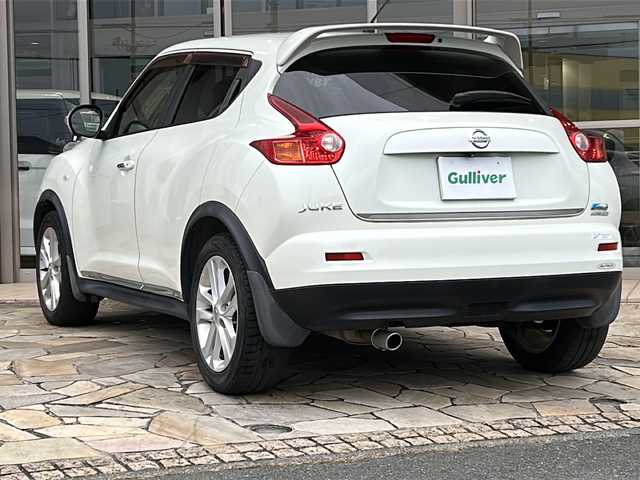 日産 ジューク 15RX 静岡県 2012(平24)年 10万km ホワイトパール 社外SDナビ/・CD/・DVD/・フルセグＴＶ/・Bluetooth/・AM/・FM/主要装備/・衝突軽減/・バックカメラ/・ETC/・純正フロアマット/・純正アルミホイール/・オートライト/・スマートキー/・プッシュスタート/・スペアキー1本/・オートエアコン/・革巻きステアリング/・Wエアバック