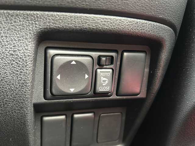 日産 ジューク 15RX 静岡県 2012(平24)年 10万km ホワイトパール 社外SDナビ/・CD/・DVD/・フルセグＴＶ/・Bluetooth/・AM/・FM/主要装備/・衝突軽減/・バックカメラ/・ETC/・純正フロアマット/・純正アルミホイール/・オートライト/・スマートキー/・プッシュスタート/・スペアキー1本/・オートエアコン/・革巻きステアリング/・Wエアバック