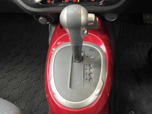 日産 ジューク 15RX 静岡県 2012(平24)年 10万km ホワイトパール 社外SDナビ/・CD/・DVD/・フルセグＴＶ/・Bluetooth/・AM/・FM/主要装備/・衝突軽減/・バックカメラ/・ETC/・純正フロアマット/・純正アルミホイール/・オートライト/・スマートキー/・プッシュスタート/・スペアキー1本/・オートエアコン/・革巻きステアリング/・Wエアバック