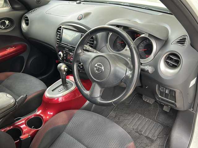 日産 ジューク 15RX 静岡県 2012(平24)年 10万km ホワイトパール 社外SDナビ/・CD/・DVD/・フルセグＴＶ/・Bluetooth/・AM/・FM/主要装備/・衝突軽減/・バックカメラ/・ETC/・純正フロアマット/・純正アルミホイール/・オートライト/・スマートキー/・プッシュスタート/・スペアキー1本/・オートエアコン/・革巻きステアリング/・Wエアバック