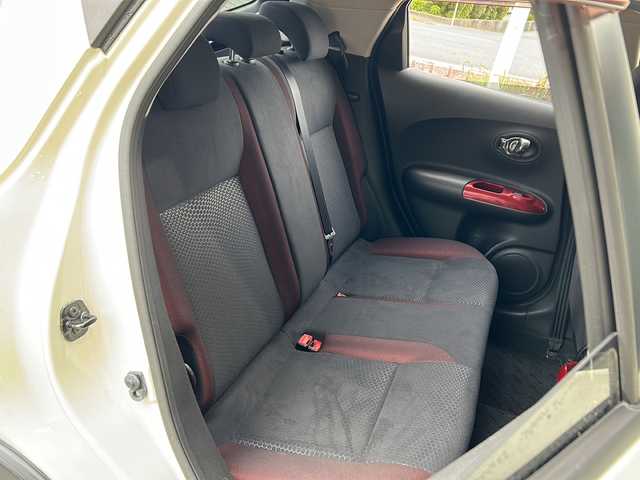 日産 ジューク 15RX 静岡県 2012(平24)年 10万km ホワイトパール 社外SDナビ/・CD/・DVD/・フルセグＴＶ/・Bluetooth/・AM/・FM/主要装備/・衝突軽減/・バックカメラ/・ETC/・純正フロアマット/・純正アルミホイール/・オートライト/・スマートキー/・プッシュスタート/・スペアキー1本/・オートエアコン/・革巻きステアリング/・Wエアバック