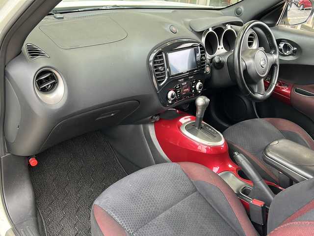 日産 ジューク 15RX 静岡県 2012(平24)年 10万km ホワイトパール 社外SDナビ/・CD/・DVD/・フルセグＴＶ/・Bluetooth/・AM/・FM/主要装備/・衝突軽減/・バックカメラ/・ETC/・純正フロアマット/・純正アルミホイール/・オートライト/・スマートキー/・プッシュスタート/・スペアキー1本/・オートエアコン/・革巻きステアリング/・Wエアバック