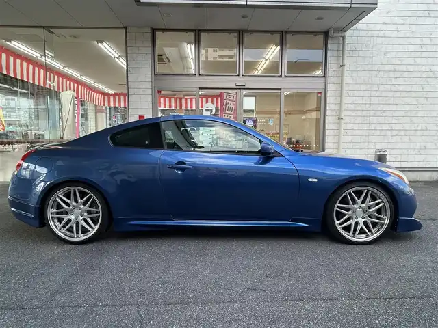 日産 スカイライン 370GT Type S 愛知県 2008(平20)年 6万km ファウンテンブルー 社外エアロ〈フロント／サイド／リア／リアアンダー〉/社外車高調/社外20インチAW〈work GNOSIS CV202〉/社外マフラー/純正メーカ―オプションHDDナビ/バックカメラ/ハーフレザーシート/前席パワーシート/HIDヘッドライト〈オート機能付〉/アクティブAFS/レザーステアリング/パドルシフト/純正アルミペダル