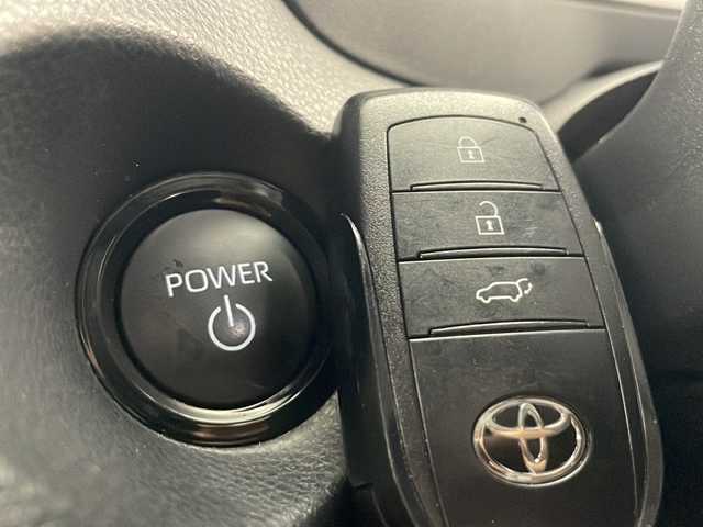トヨタ カローラ クロス ハイブリッド Z 秋田県 2024(令6)年 0.7万km アティチュードブラックマイカ 4WD/純正ナビ/（AM/FM/TV/Bluetooth）/レーダークルーズコントロール/ビルトインETC2.0/ハーフレザーシート/ワイパーデアイサー/前席シートヒーター/ステアリングヒーター/革巻きステアリング/ルーフレール/オートライト/オートマチックハイビーム/LEDヘッドライト/フォグランプ/トヨタセーフティーセンス/アドバンスパーク/衝突軽減システム/レーンキープアシスト/ブラインドスポットモニター/パワーバックドア