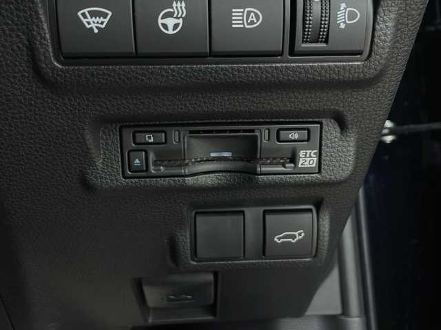 トヨタ カローラ クロス ハイブリッド Z 秋田県 2024(令6)年 0.7万km アティチュードブラックマイカ 4WD/純正ナビ/（AM/FM/TV/Bluetooth）/レーダークルーズコントロール/ビルトインETC2.0/ハーフレザーシート/ワイパーデアイサー/前席シートヒーター/ステアリングヒーター/革巻きステアリング/ルーフレール/オートライト/オートマチックハイビーム/LEDヘッドライト/フォグランプ/トヨタセーフティーセンス/アドバンスパーク/衝突軽減システム/レーンキープアシスト/ブラインドスポットモニター/パワーバックドア